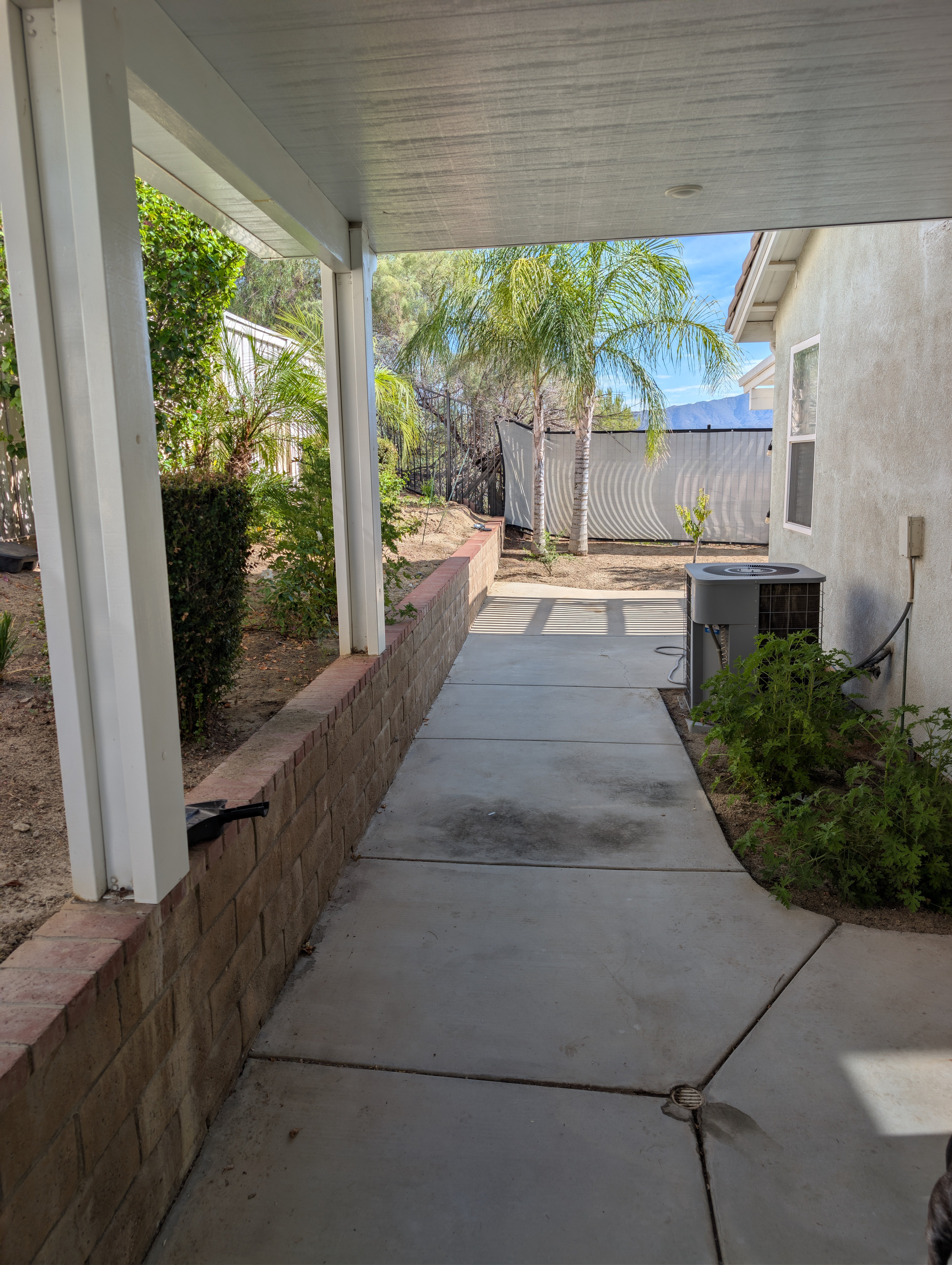 Covered patio backyard — Soleil Levant Care Lake Elsinore